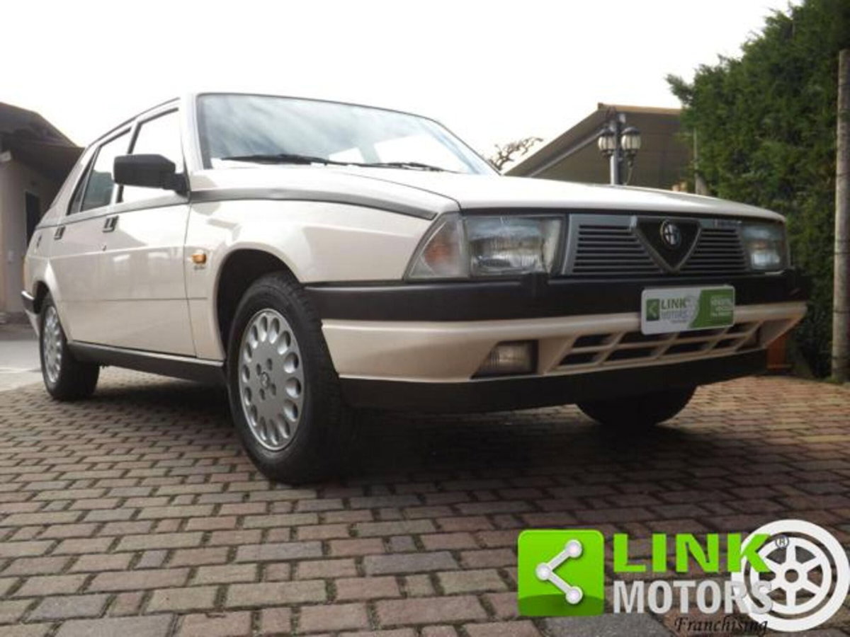 Alfa Romeo 75 2.0 (10)