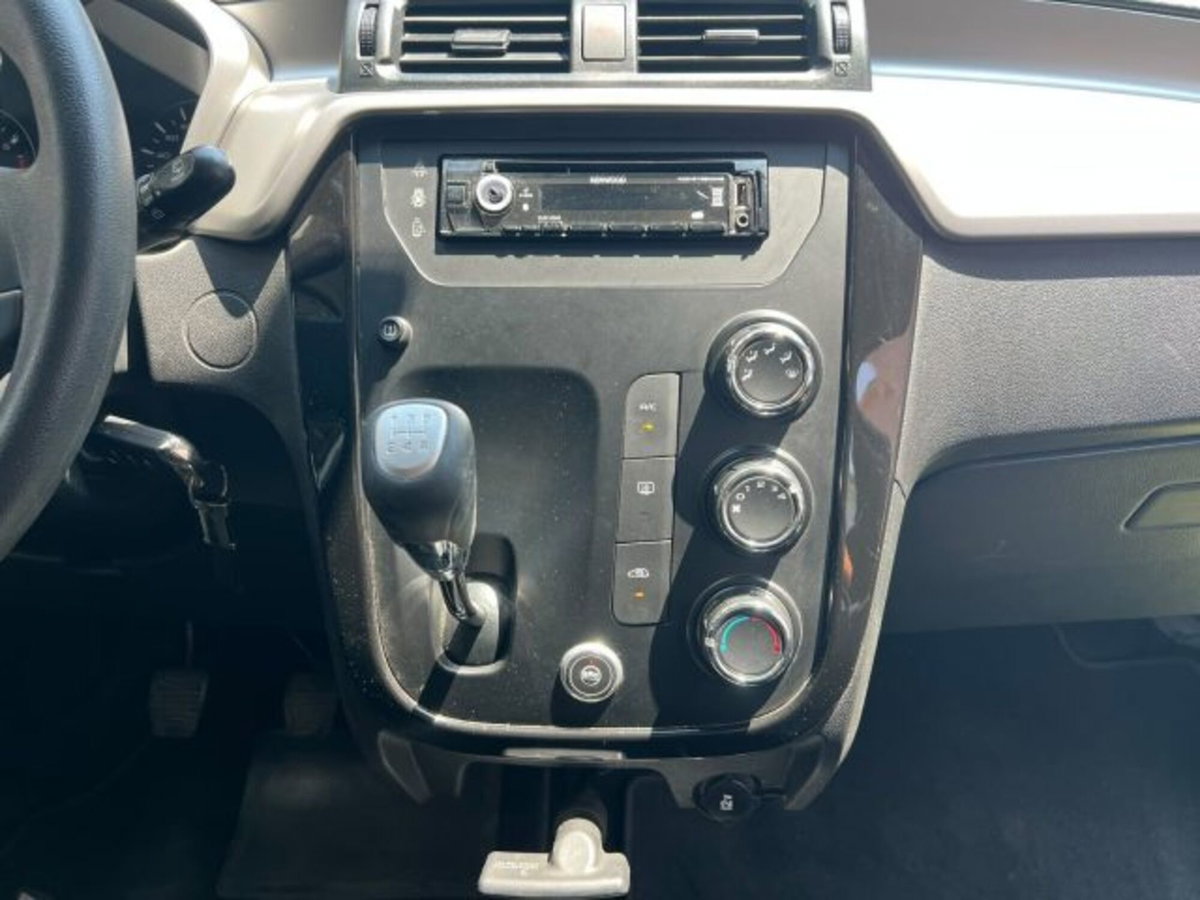 Mahindra KUV100 1.2 K8 m-bifuel (14)