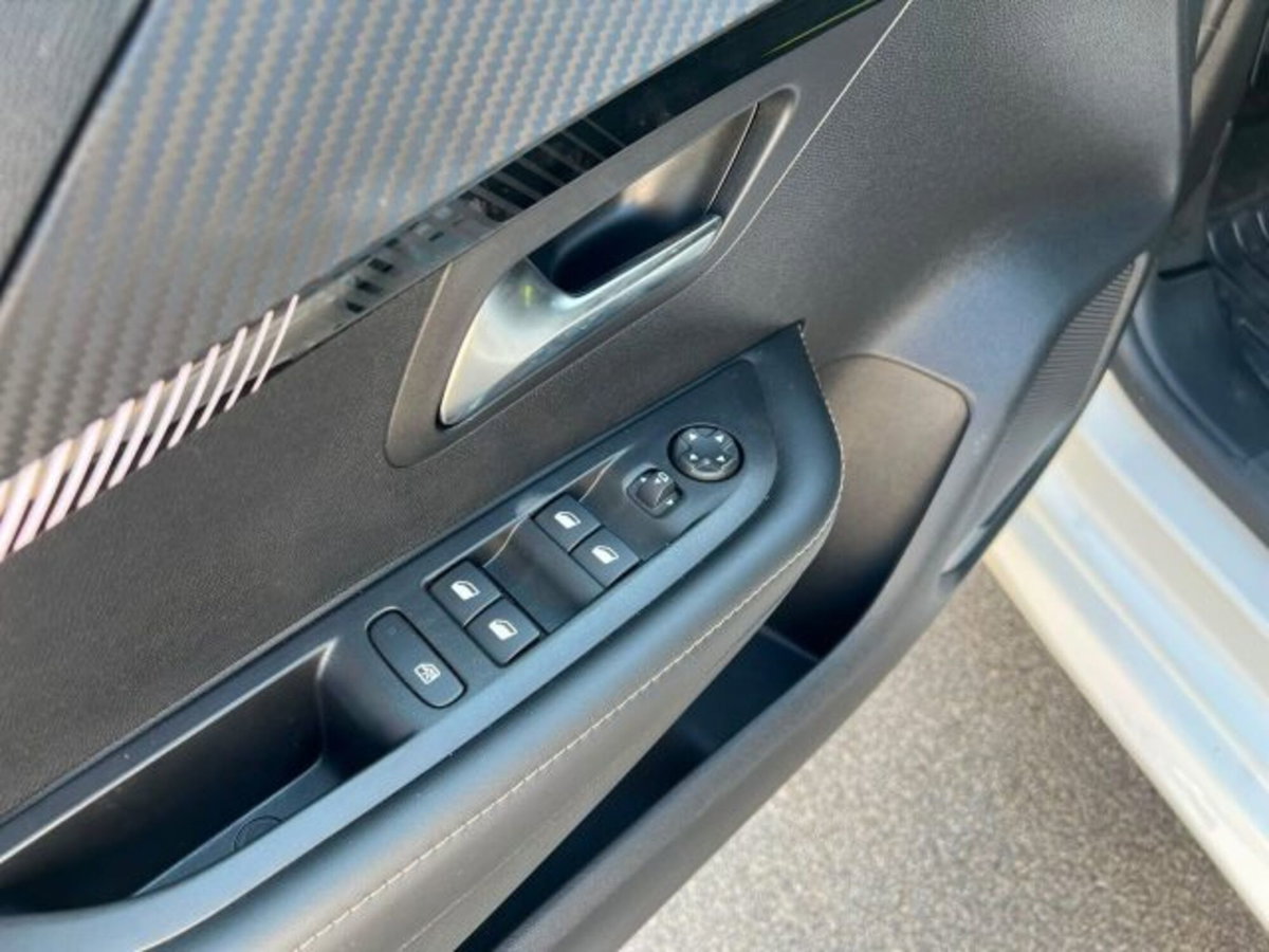Peugeot 208 50 kWh Allure (6)