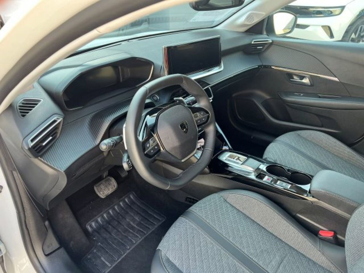 Peugeot 208 50 kWh Allure (7)