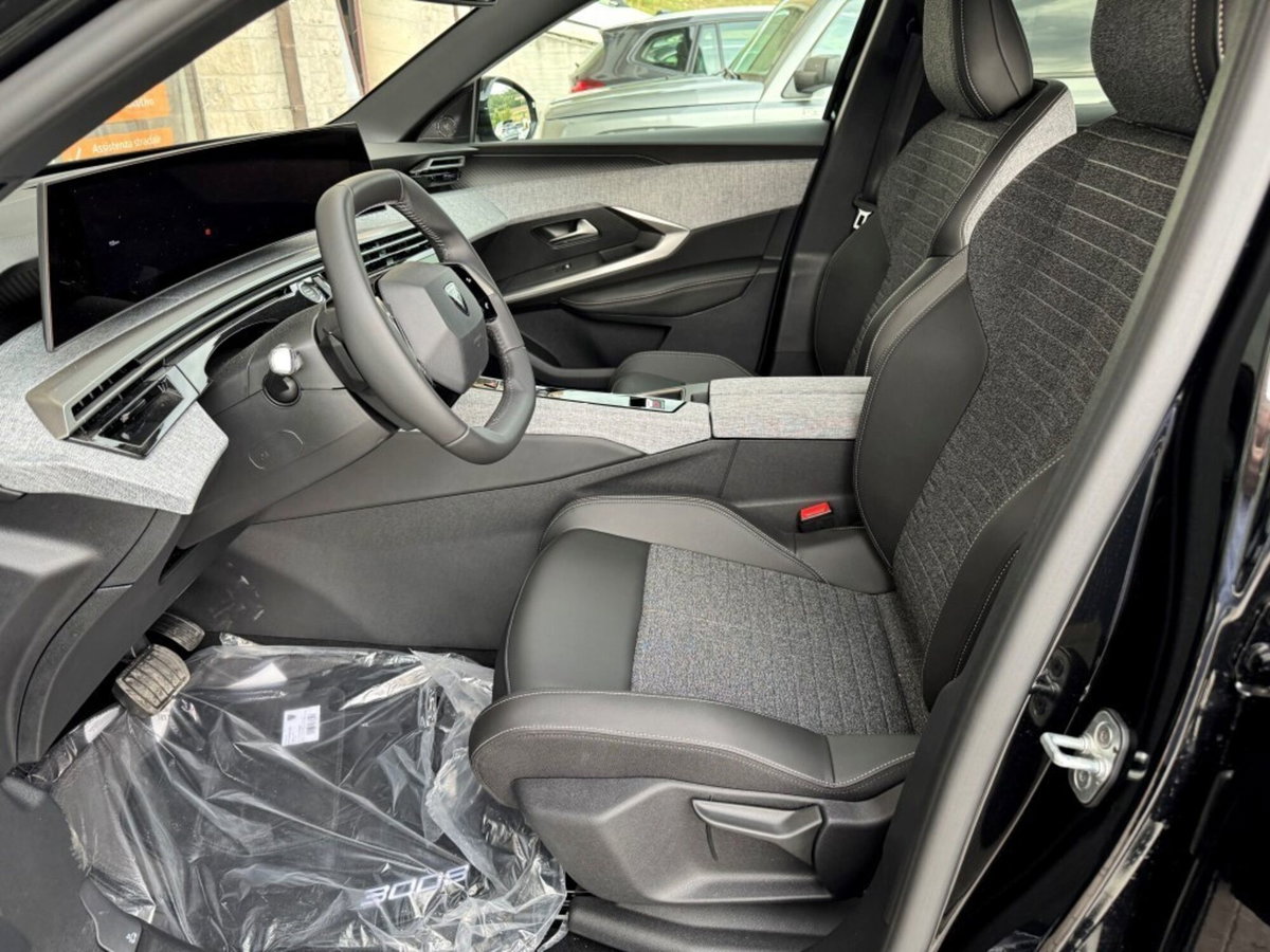 Peugeot 3008 1.2 hybrid Allure 145cv e-dcs6 (12)