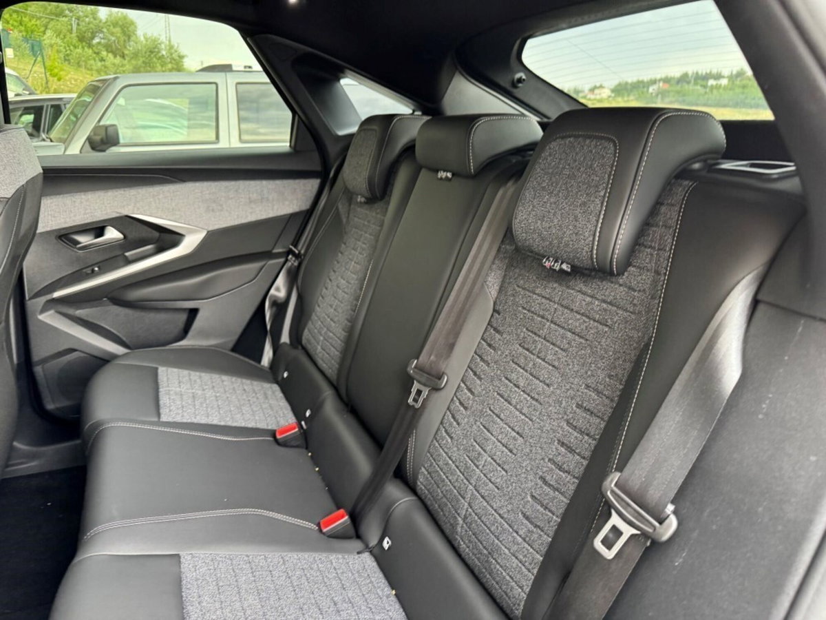 Peugeot 3008 1.2 hybrid Allure 145cv e-dcs6 (15)