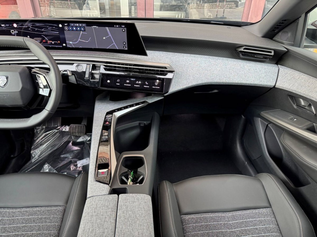 Peugeot 3008 1.2 hybrid Allure 145cv e-dcs6 (17)