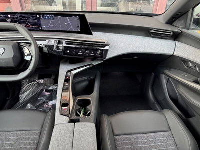 Peugeot 3008 1.2 hybrid Allure 145cv e-dcs6 (17)