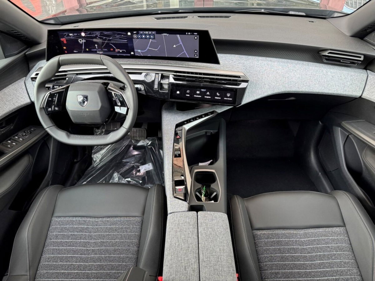 Peugeot 3008 1.2 hybrid Allure 145cv e-dcs6 (18)