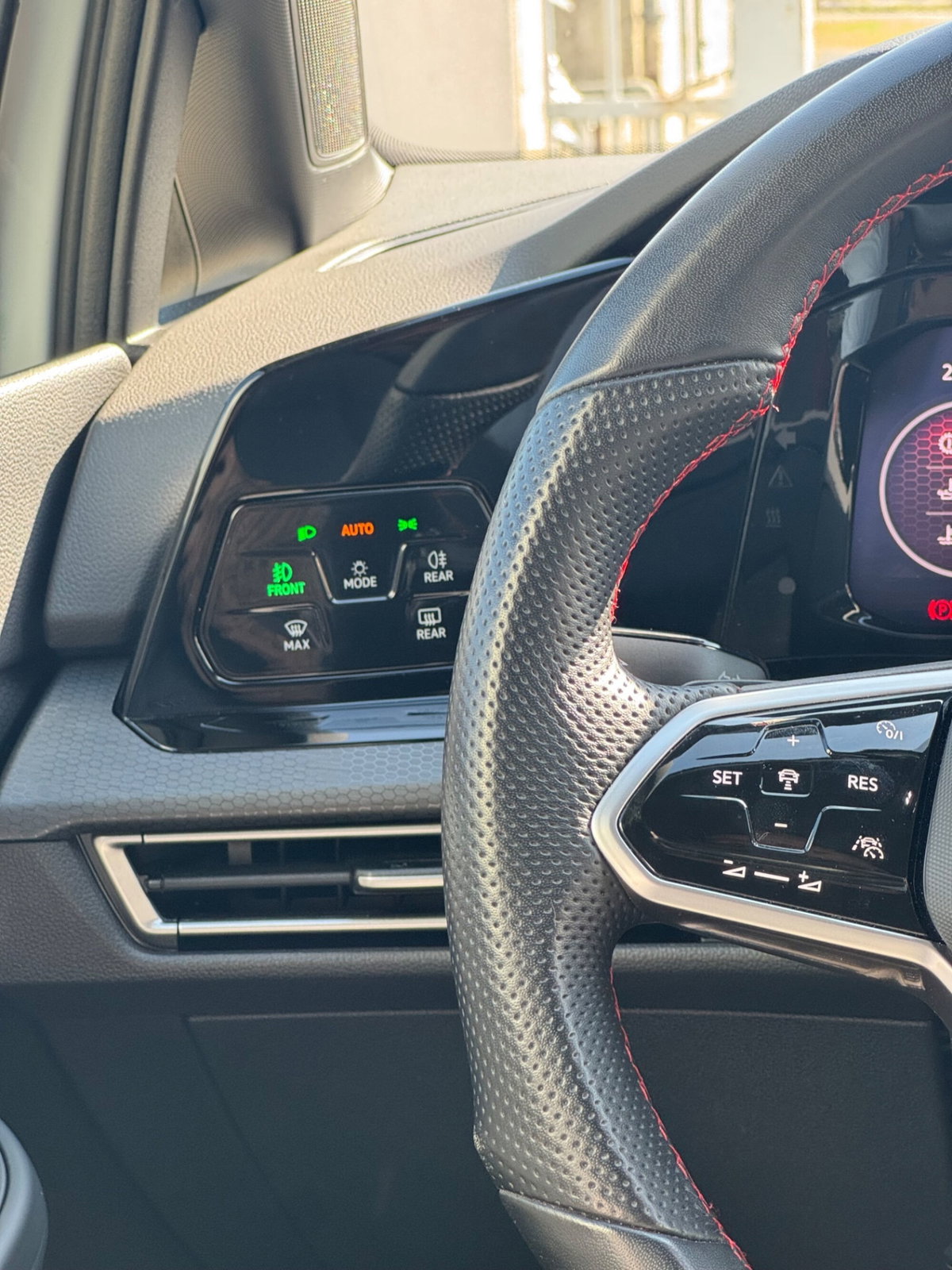 Volkswagen Golf 2.0 TSI GTI DSG (12)