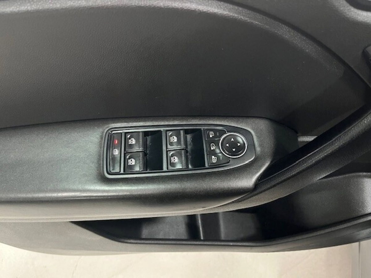 Renault Captur Blue dCi 95 CV Business (17)
