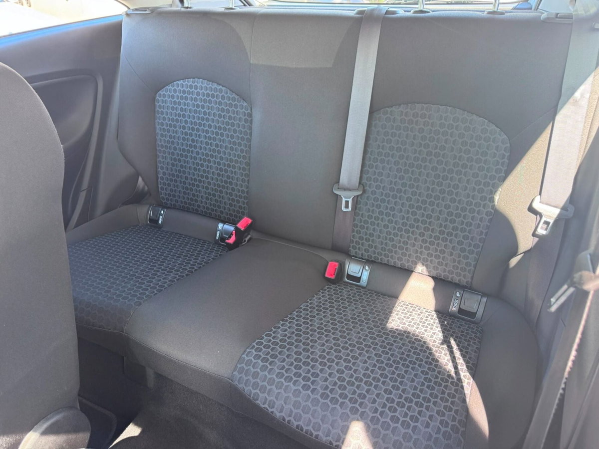 Opel Corsa Coupé 1.2 n-Joy (9)