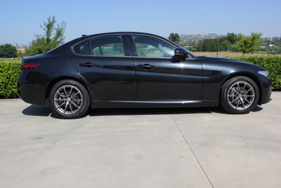 Alfa Romeo Giulia 2.2 Turbodiesel 136 CV AT8 Business (4)