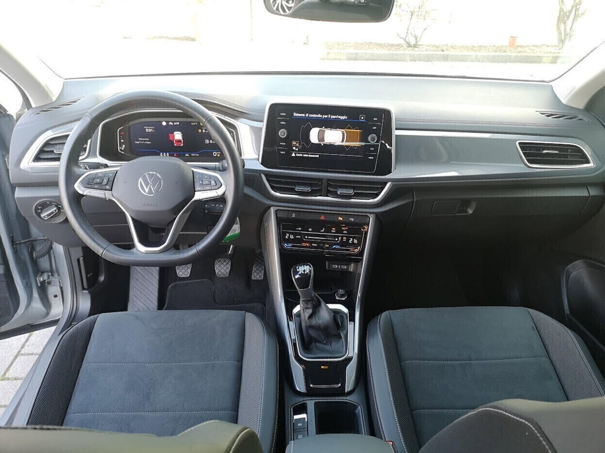 Volkswagen T-Roc 1.0 tsi Style 115cv (9)