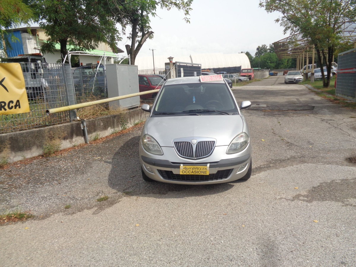 Lancia Ypsilon Multijet 16V Argento (2)