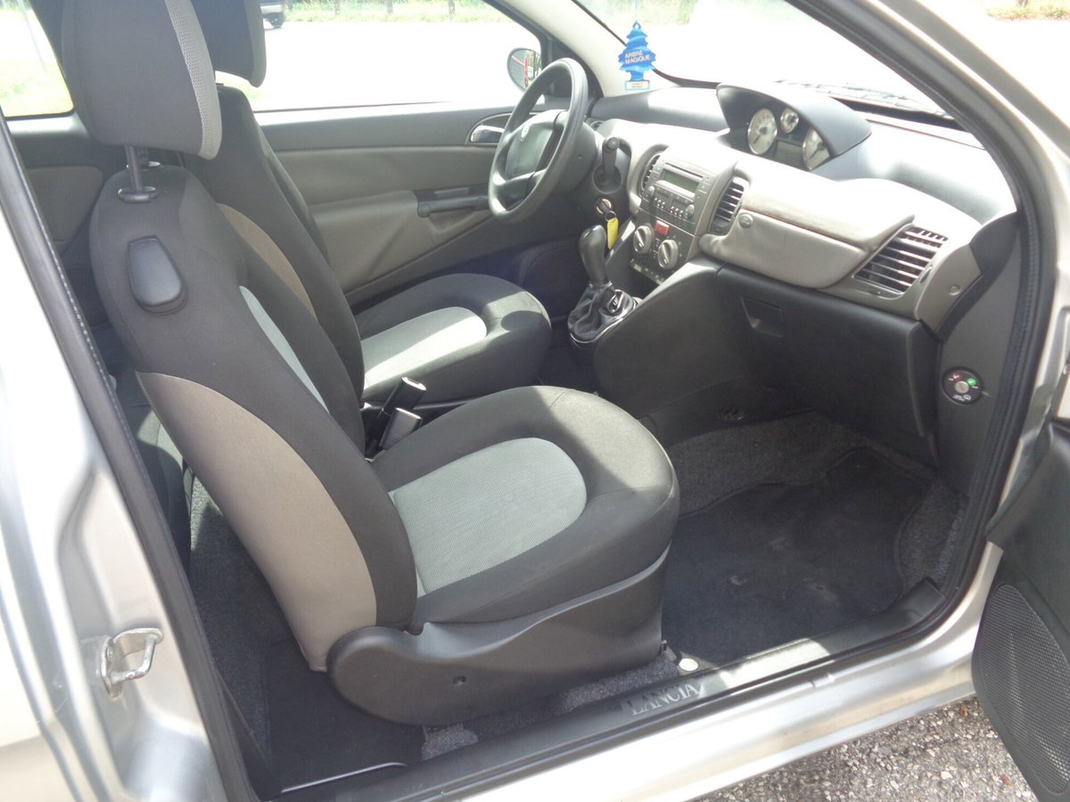 Lancia Ypsilon Multijet 16V Argento (9)