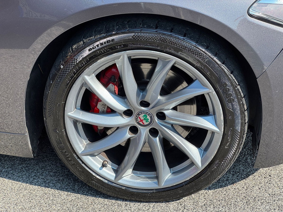 Alfa Romeo Giulia 2.2 Turbodiesel 180 CV AT8 AWD Q4 Super (15)