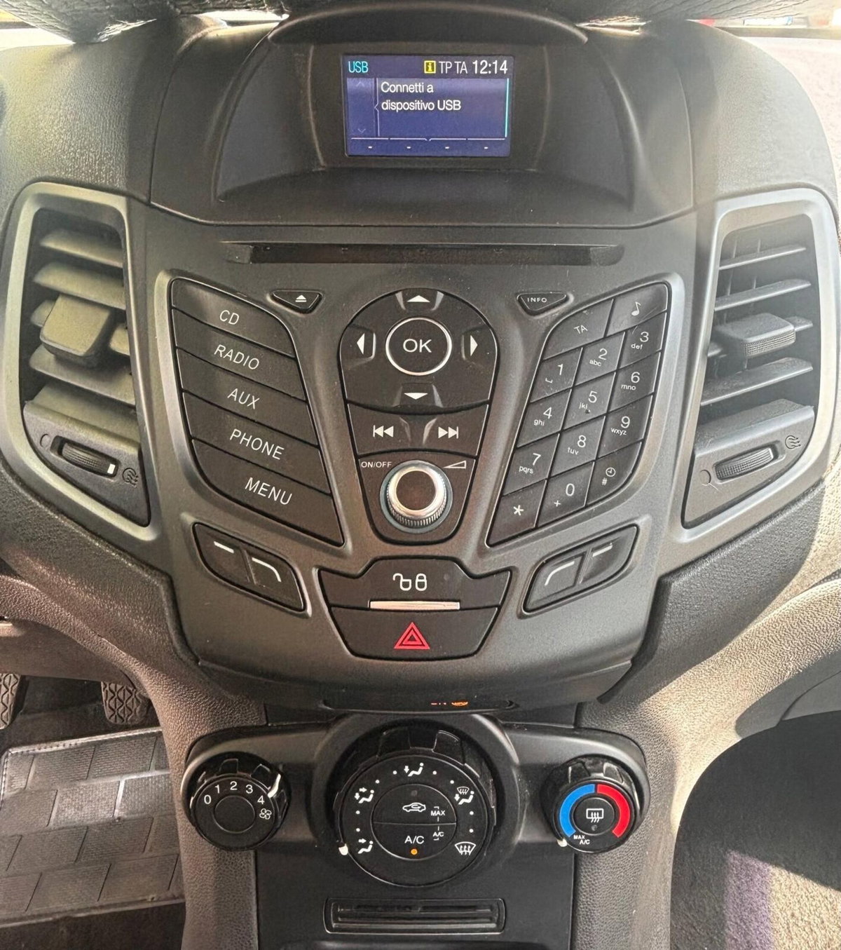 Ford Fiesta 1.2 82 CV 5 porte Titanium (17)