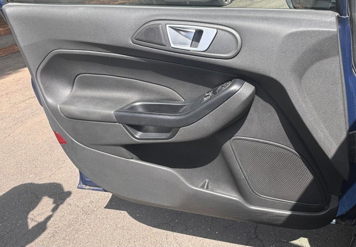 Ford Fiesta 1.2 82 CV 5 porte Titanium (19)