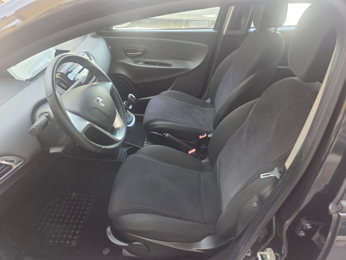 Lancia Ypsilon 1.2 69 CV 5 porte Silver (10)