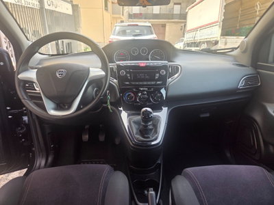 Lancia Ypsilon 1.2 69 CV 5 porte Silver (11)