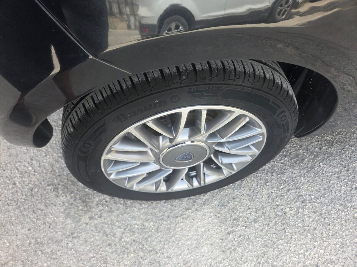 Lancia Ypsilon 1.2 69 CV 5 porte Silver (20)