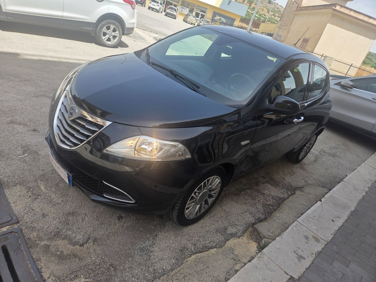 Lancia Ypsilon 1.2 69 CV 5 porte Silver (5)