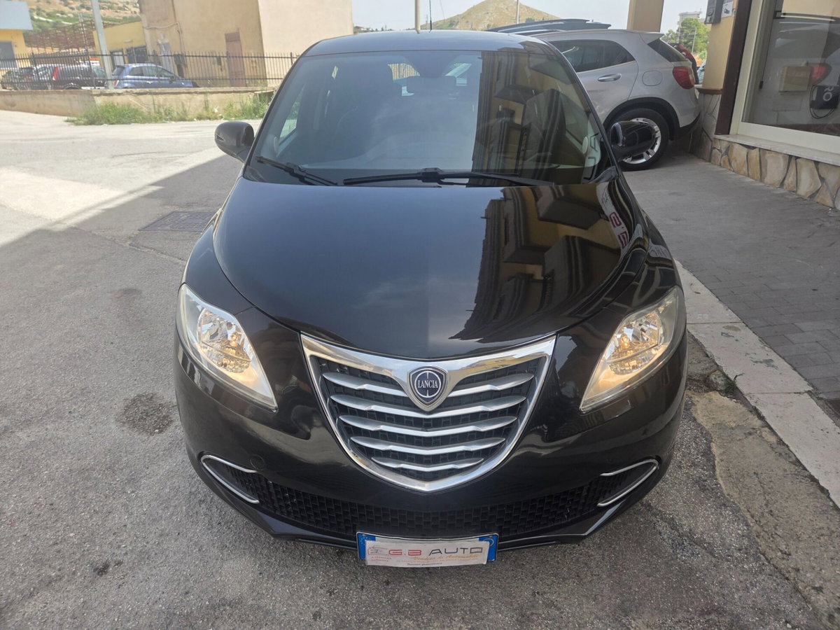 Lancia Ypsilon 1.2 69 CV 5 porte Silver (6)