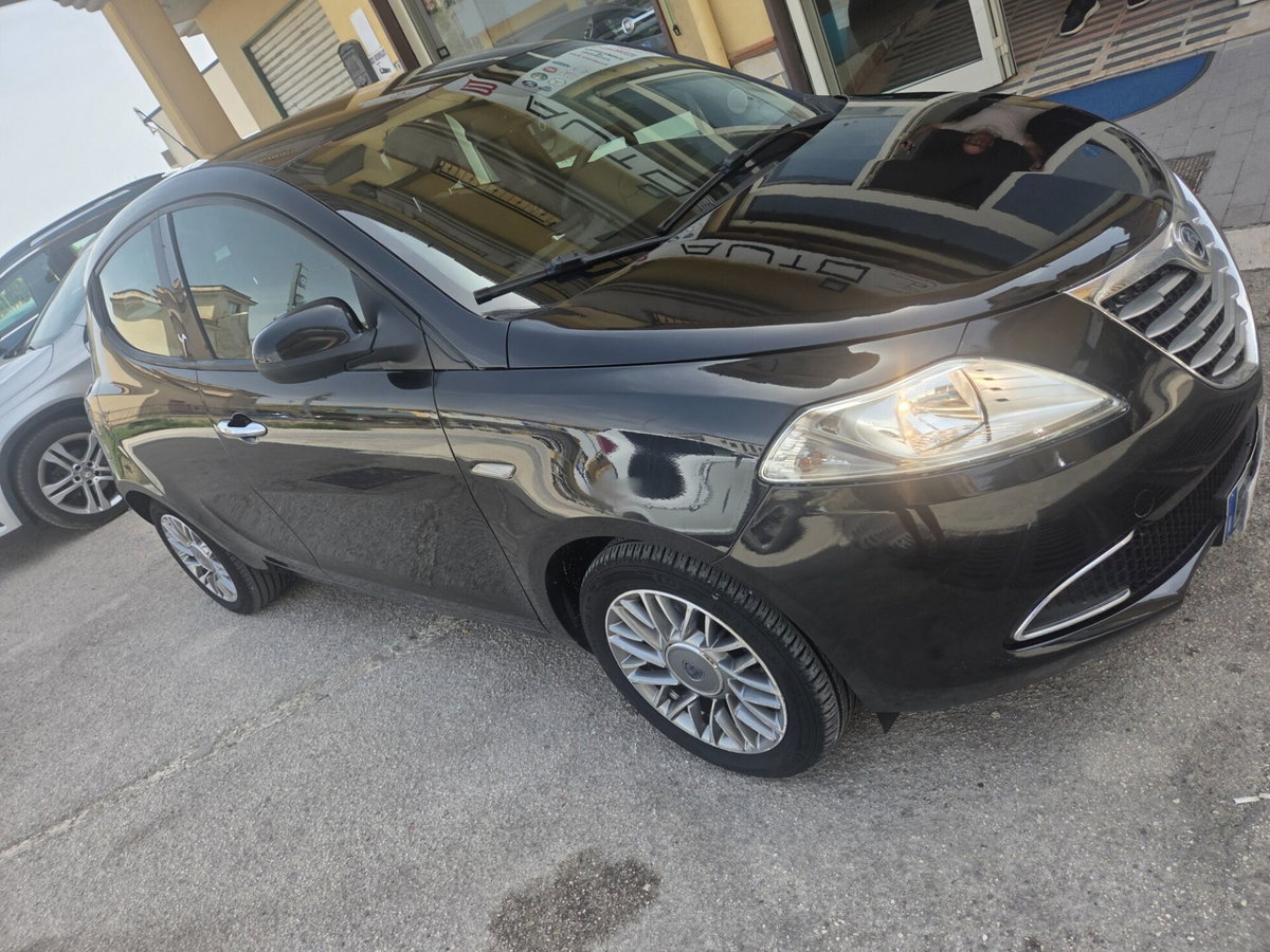 Lancia Ypsilon 1.2 69 CV 5 porte Silver (7)