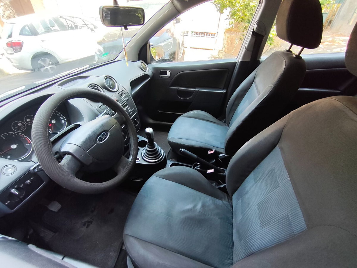 Ford Fiesta 1.4 TDCi 5p. Ambiente (7)