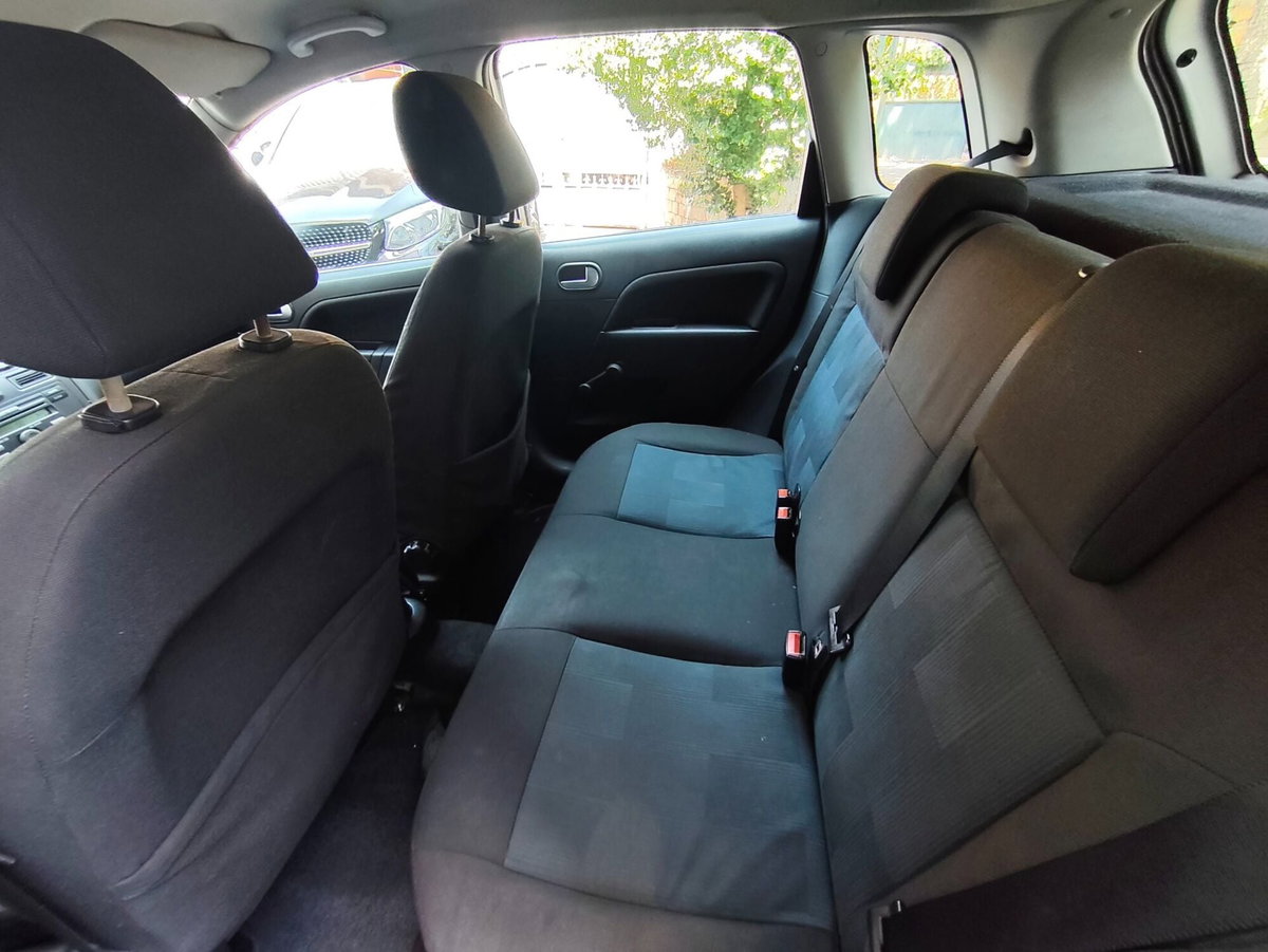 Ford Fiesta 1.4 TDCi 5p. Ambiente (8)