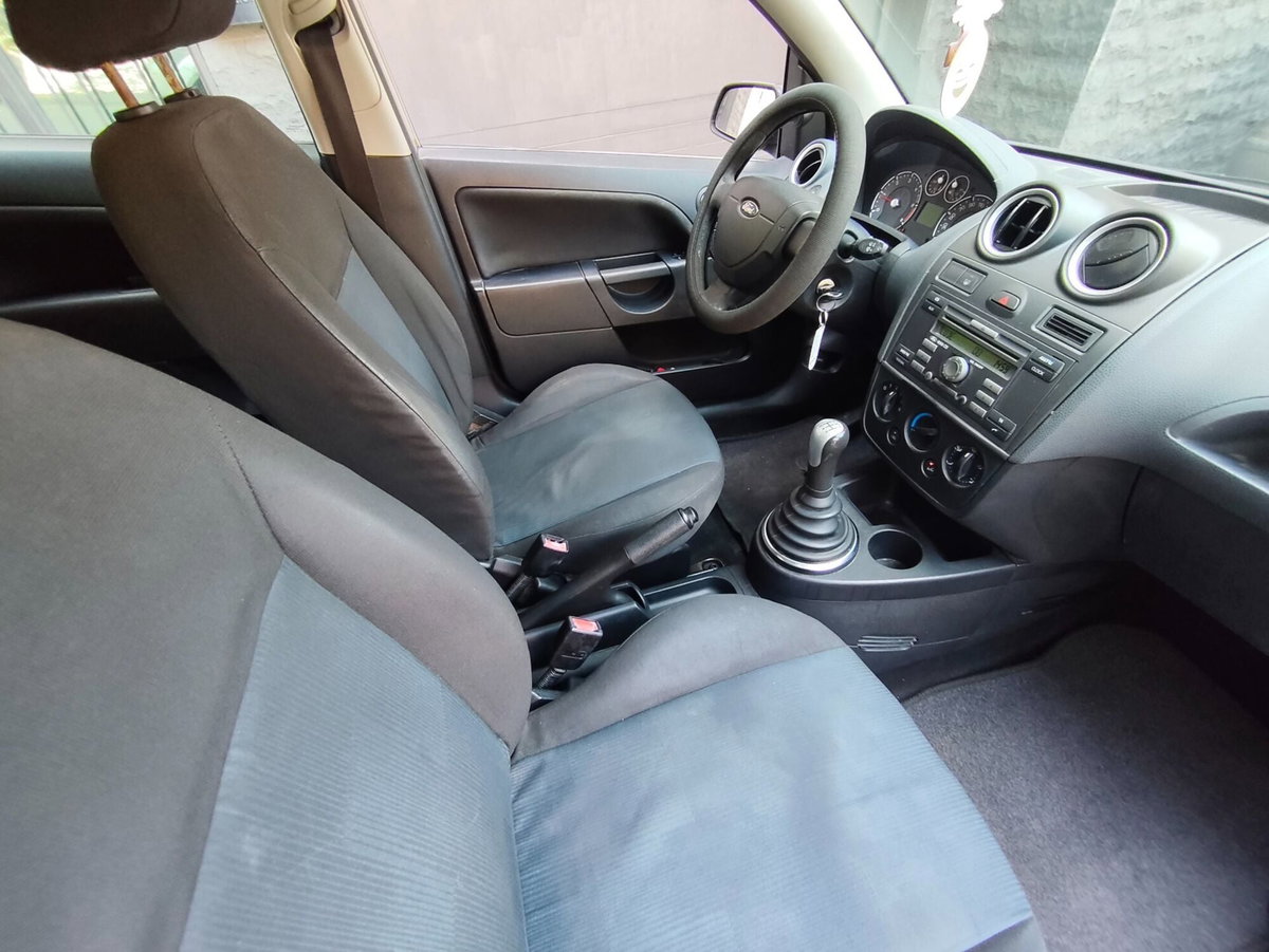 Ford Fiesta 1.4 TDCi 5p. Ambiente (9)
