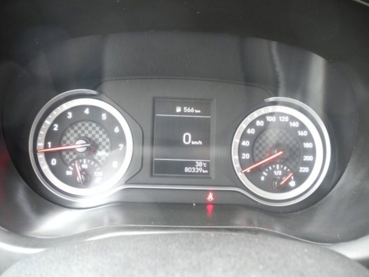 Hyundai i10 1.0 MPI Advanced (6)