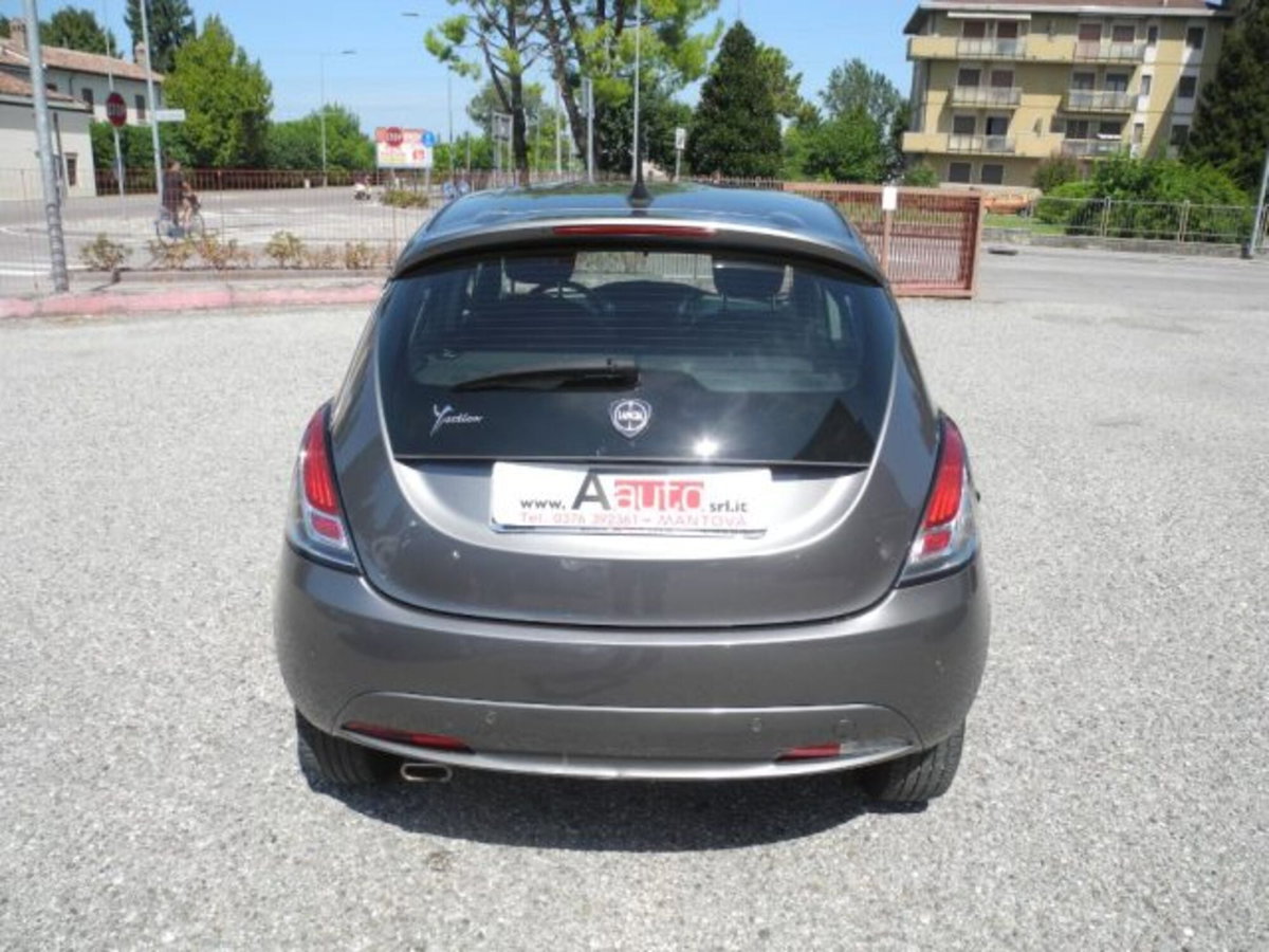 Lancia Ypsilon 1.0 FireFly 5 porte S&S Hybrid Gold Plus (4)