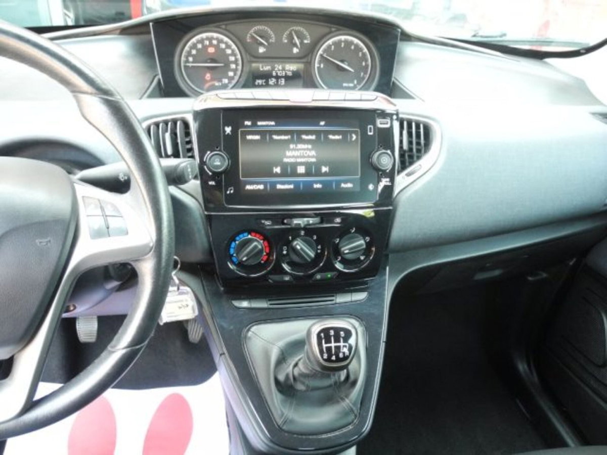 Lancia Ypsilon 1.0 FireFly 5 porte S&S Hybrid Gold Plus (7)
