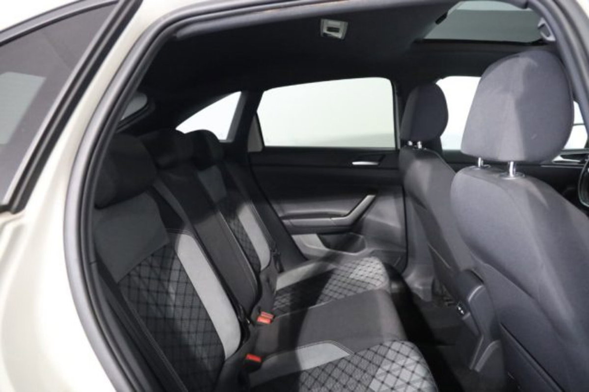 Volkswagen Taigo 1.0 TSI 110 CV DSG R-Line (10)