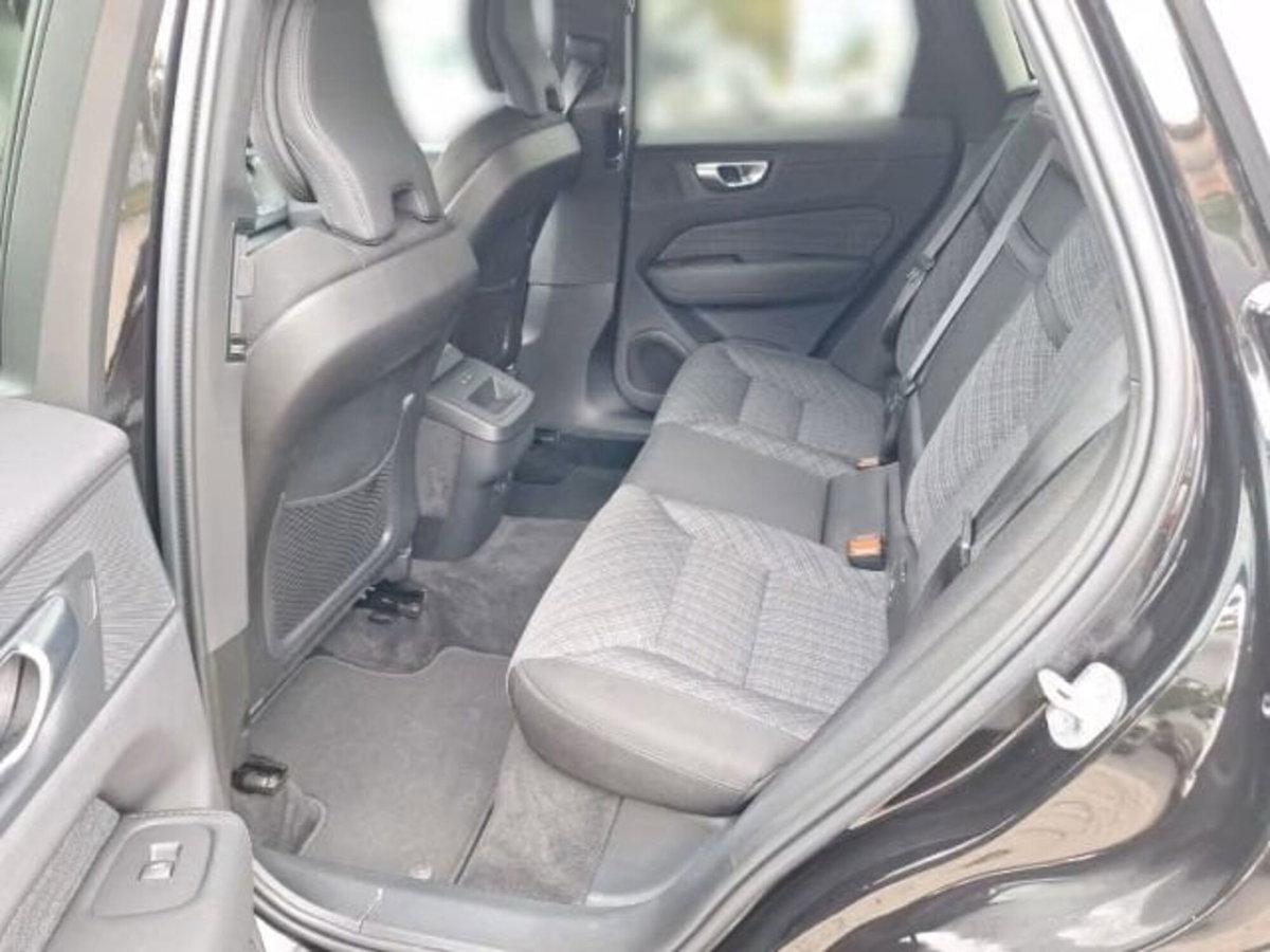 Volvo XC60 B4 automatico Core (8)