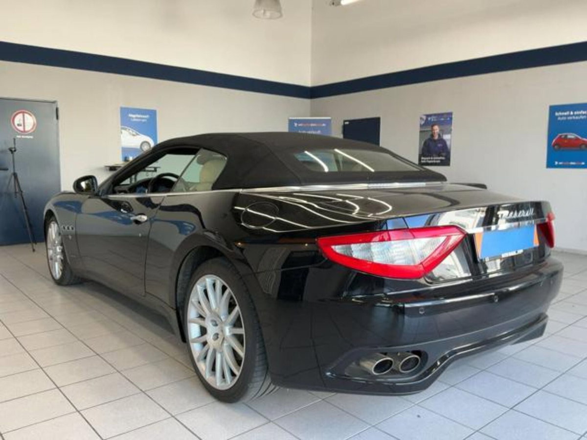 Maserati Grancabrio 4.7 V8 (4)