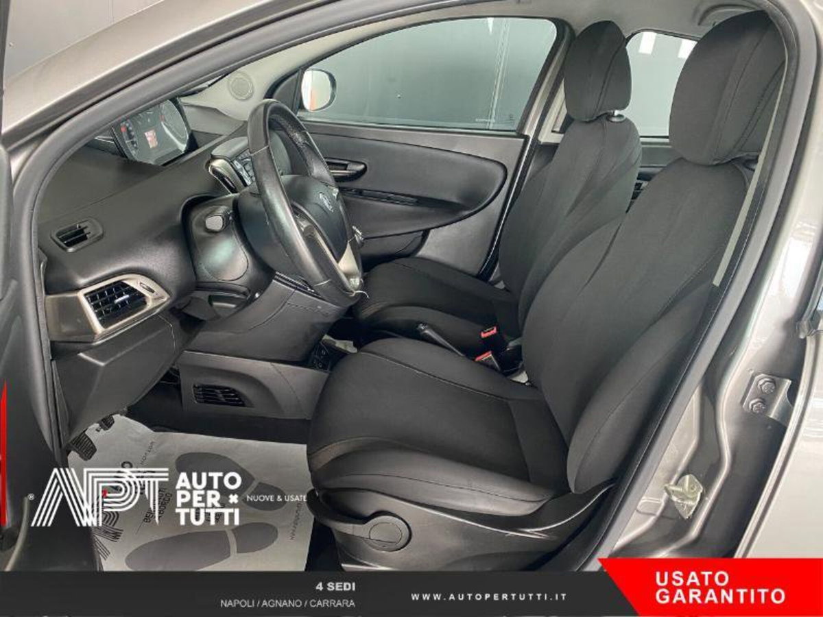 Lancia Ypsilon 1.0 FireFly 5 porte S&S Hybrid Silver Plus (10)