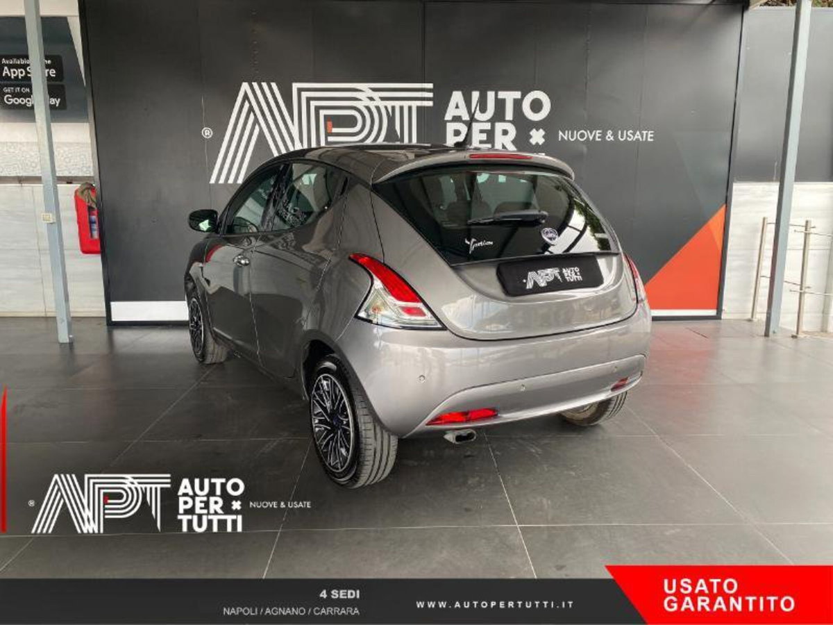 Lancia Ypsilon 1.0 FireFly 5 porte S&S Hybrid Silver Plus (4)