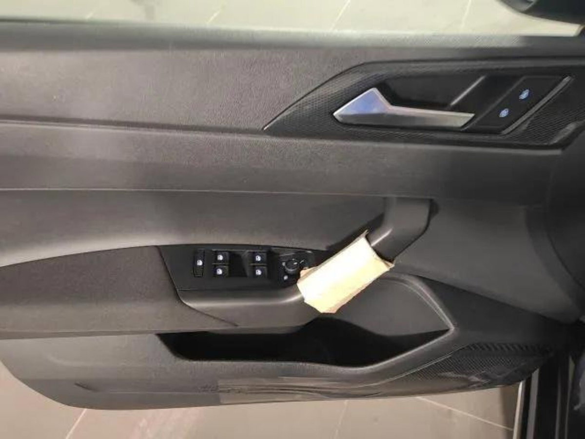 Volkswagen Taigo 1.0 tsi Edition 95cv (11)