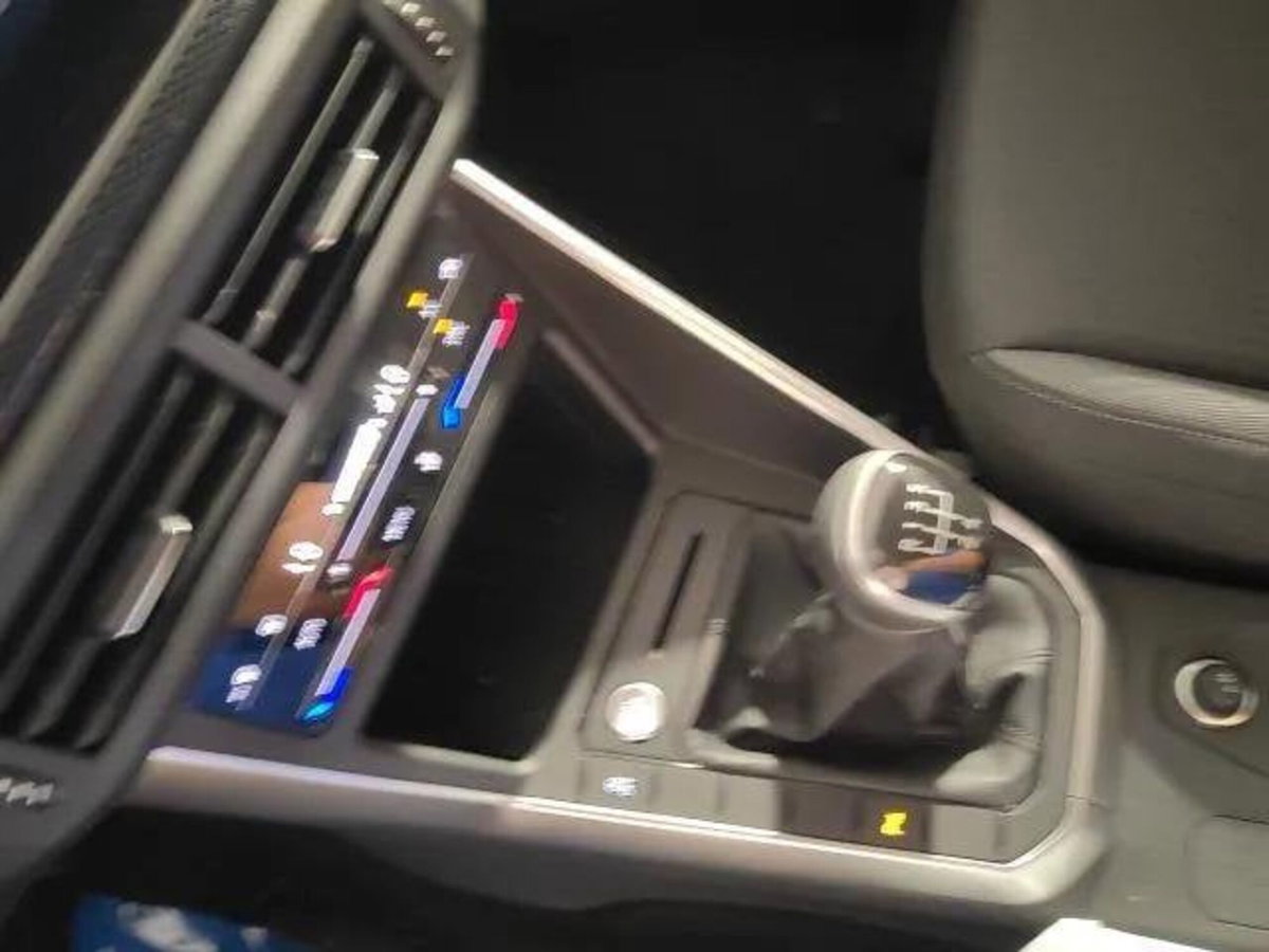 Volkswagen Taigo 1.0 tsi Edition 95cv (15)