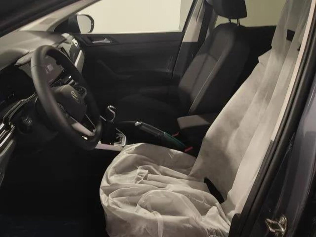 Volkswagen Taigo 1.0 tsi Edition 95cv (18)