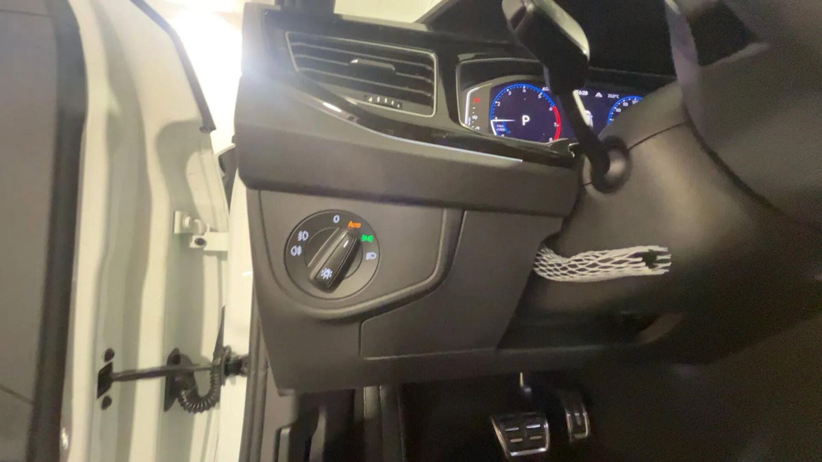 Volkswagen Polo 1.0 tsi Edition 50 95cv dsg (11)
