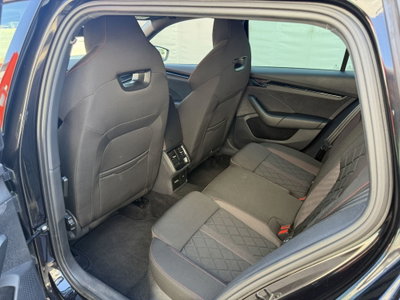 Skoda Octavia Station Wagon 2.0 TDI EVO SCR 200 CV DSG 4x4 Wagon RS (14)