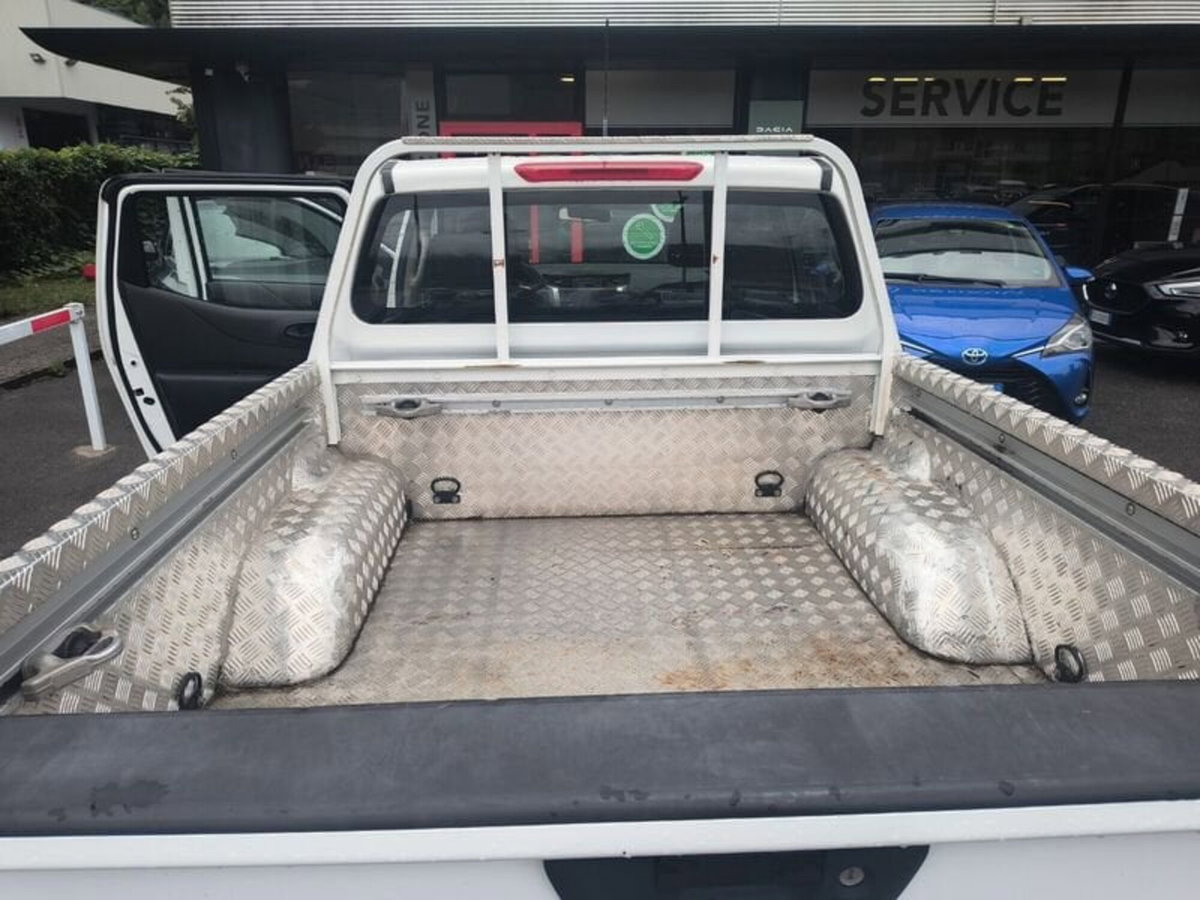 Nissan Navara 2.3 dCi 4WD King Cab Acenta (11)