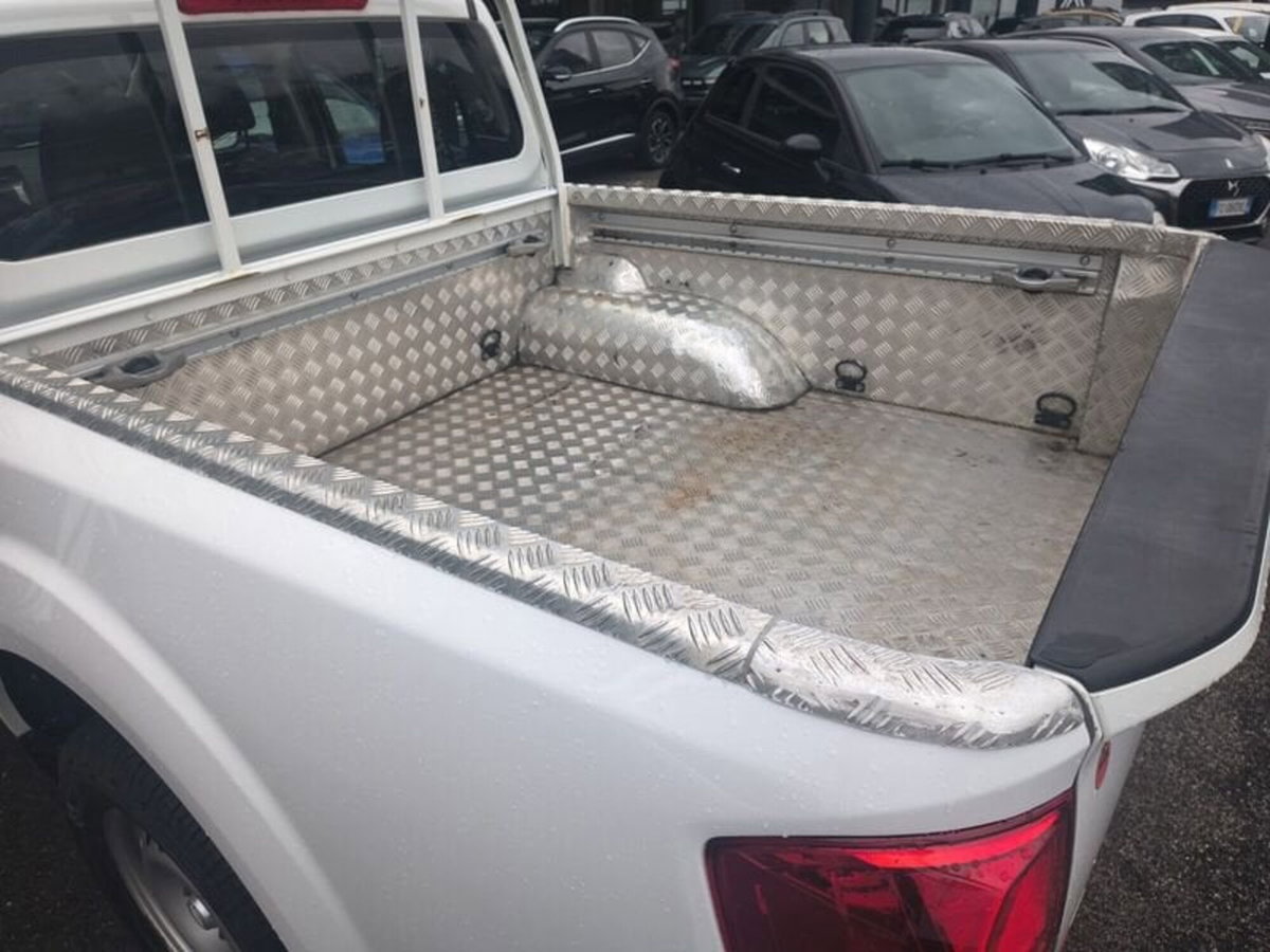 Nissan Navara 2.3 dCi 4WD King Cab Acenta (12)