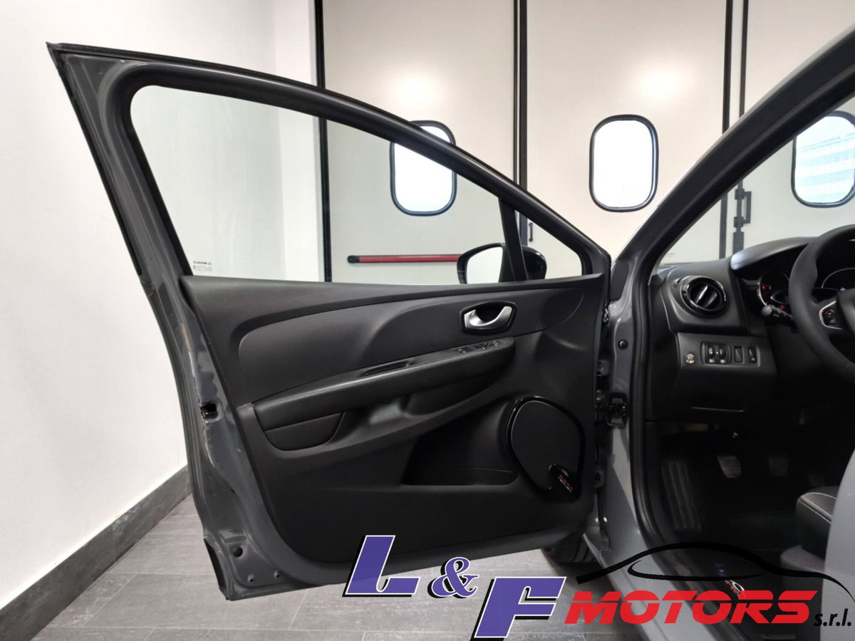 Renault Clio TCe 12V 90 CV GPL 5 porte Moschino Zen (16)