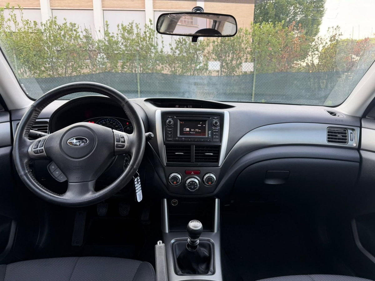 Subaru Outback 2.0D Trend (11)