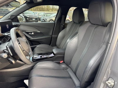Peugeot 2008 motore elettrico 136 CV GT Pack (10)