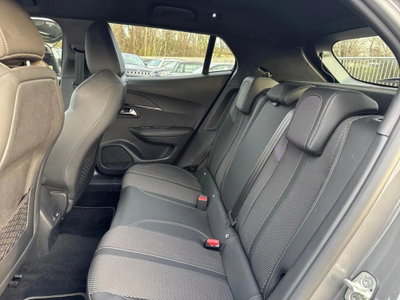 Peugeot 2008 motore elettrico 136 CV GT Pack (11)