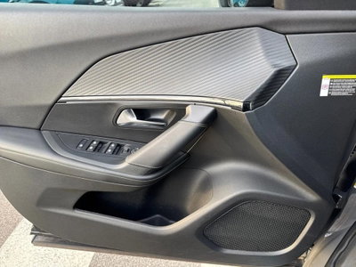 Peugeot 2008 motore elettrico 136 CV GT Pack (16)
