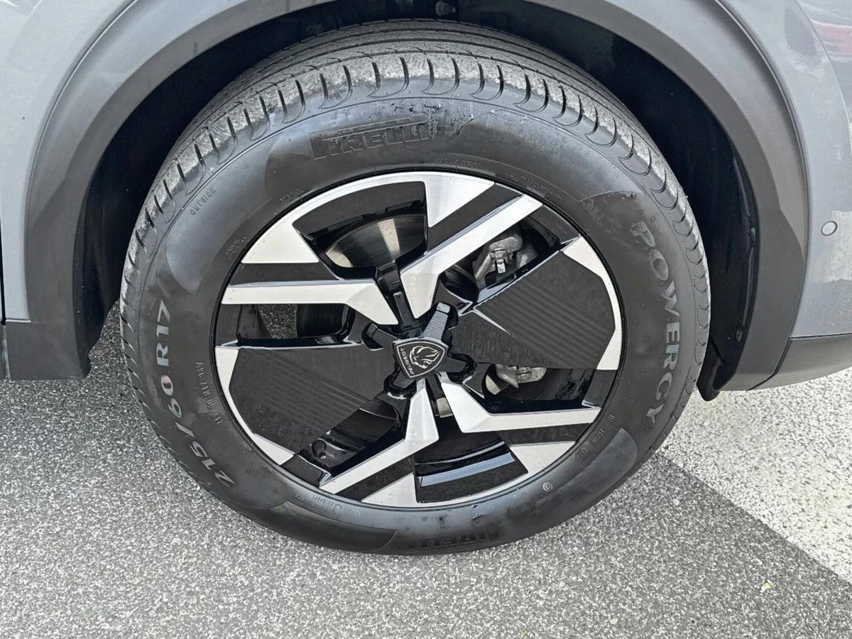 Peugeot 2008 motore elettrico 136 CV GT Pack (17)
