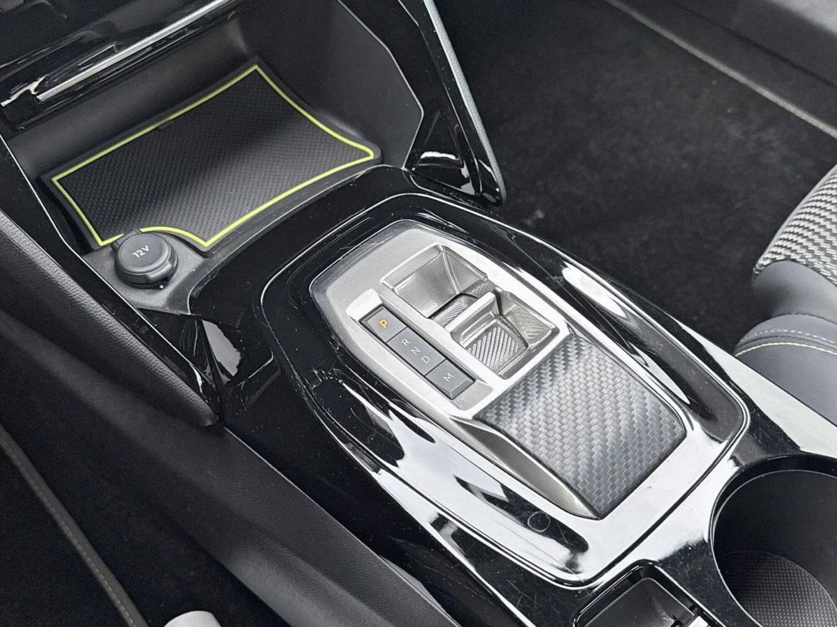 Peugeot 2008 motore elettrico 136 CV GT Pack (20)